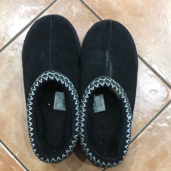 UGG Shoes - Ugg slippers gently used, good condition.